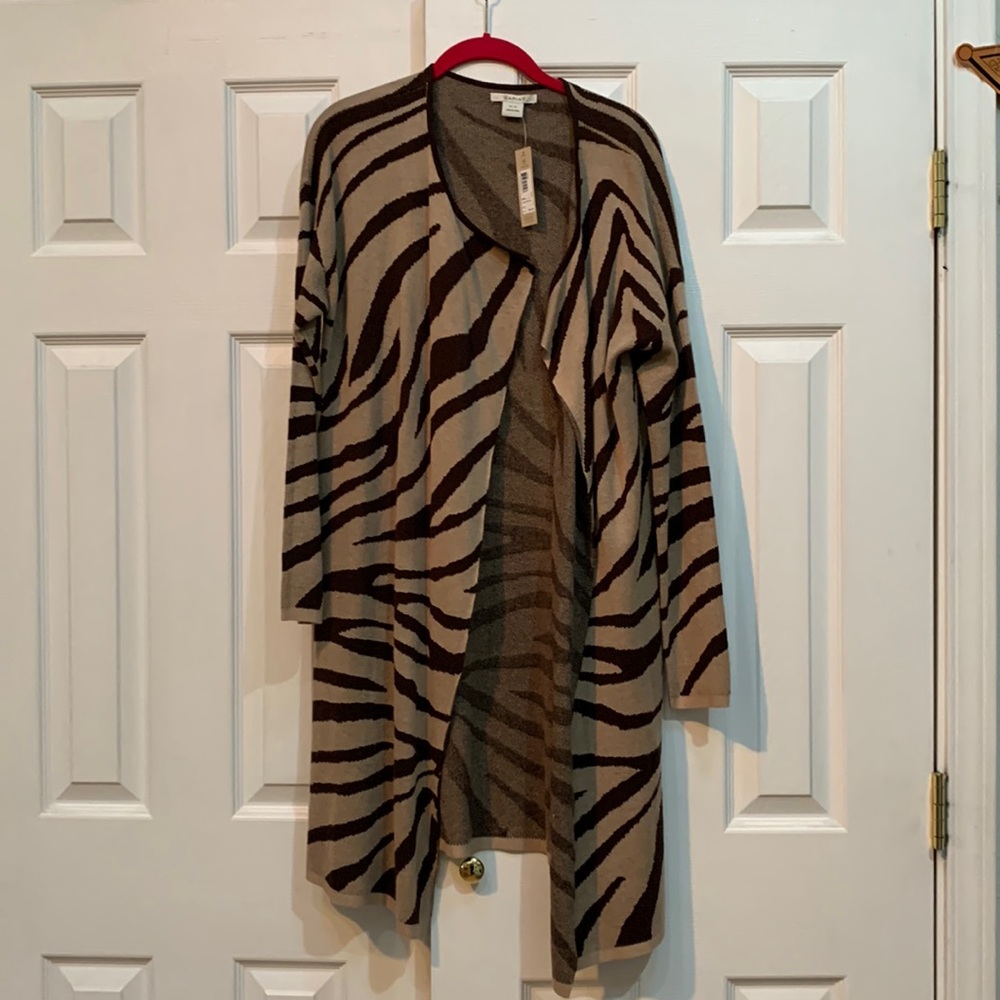 NWT Ariat Logan Cardigan. Tan/Brown zebra stripe. Size medium.
